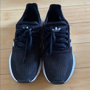 ADIDAS Swift Runner